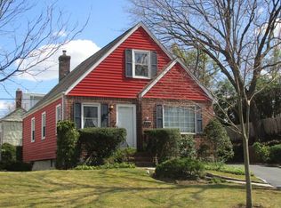 262 Fernwood Ter, Garden City, NY 11530