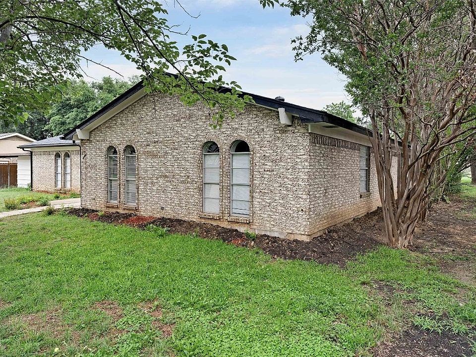 1st image of 909 Bradbury Ct