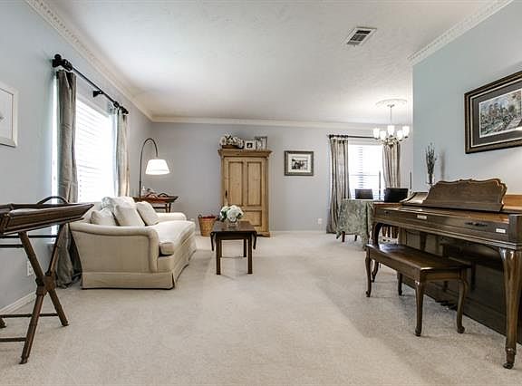 5th image of 324 Canyon Valley Dr