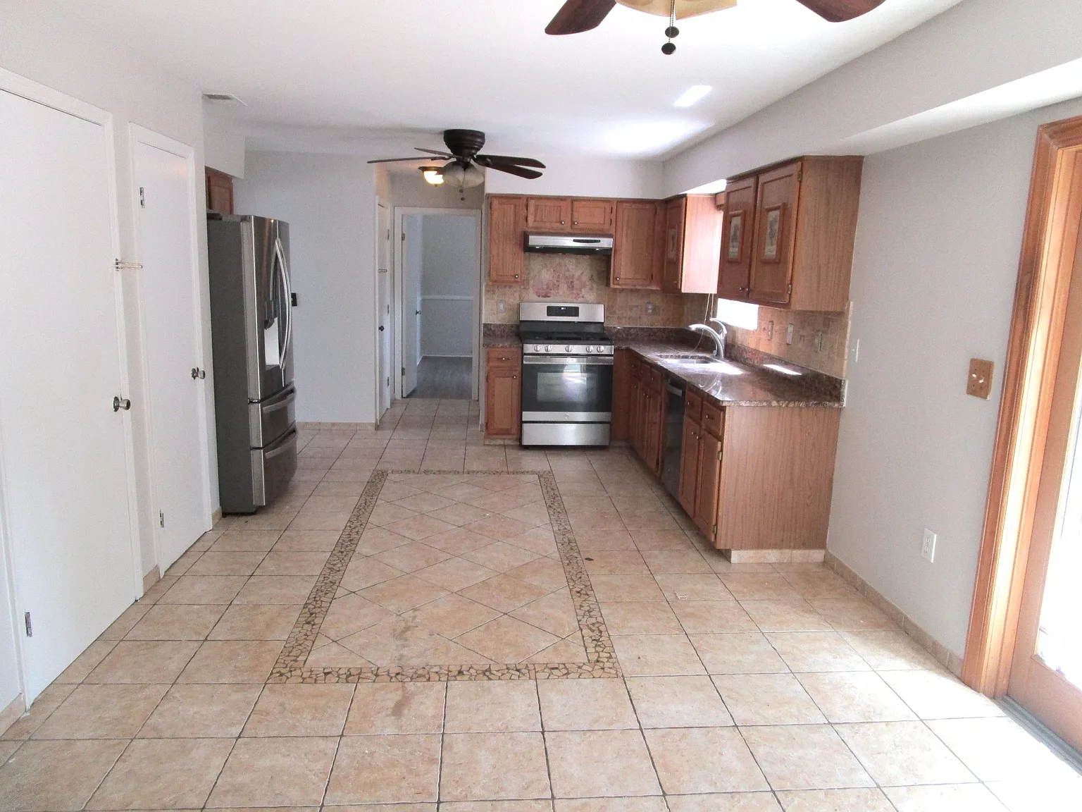4 bed, 2.5 bath, 2388 sqft, $4,200 — Photo 3