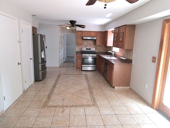 3rd image of 28 Jacob Dr