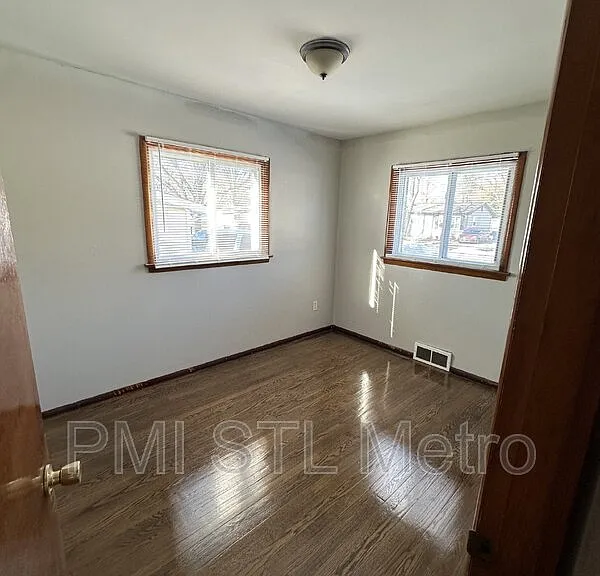 1450 Fairmeadows Ln — Photo 6
