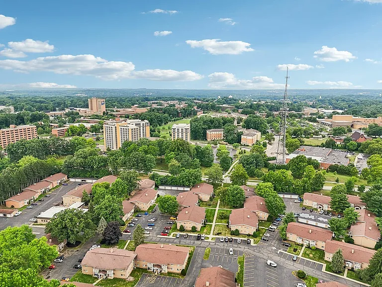 Live just steps from Kent State University at University Oaks Apartments in Kent, OH.
