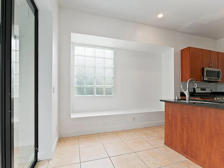 435 SW Jefferson Cir — Photo 16