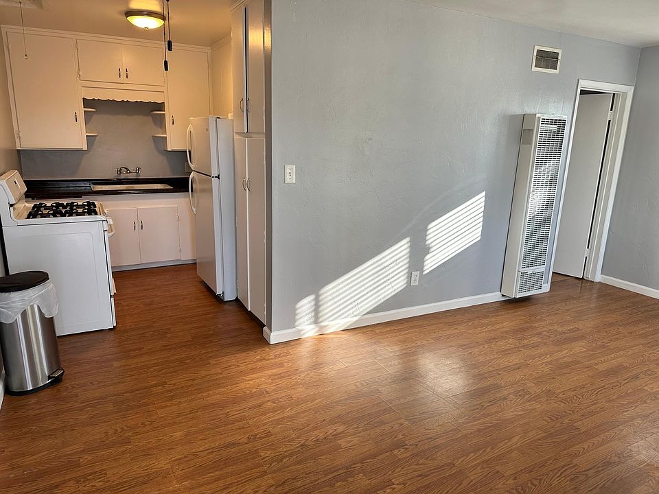 Livingroom and kitchen