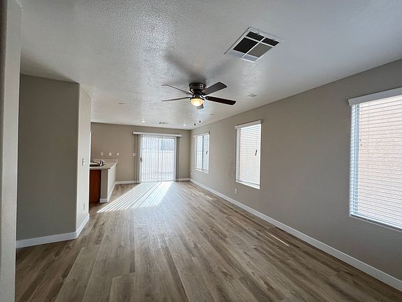 3rd image of 6079 Saint Petersburg Dr