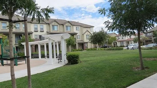 1 bed, 1600 sqft, $1,345 — Photo 1