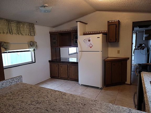 4th image of 1495 Sunset Pl #37