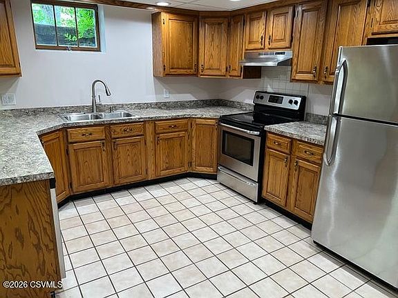 3rd image of 407 Main St APT 5