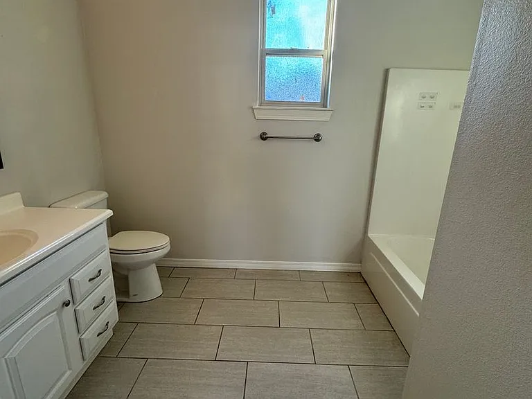 401 S Davis Ave — Photo 6
