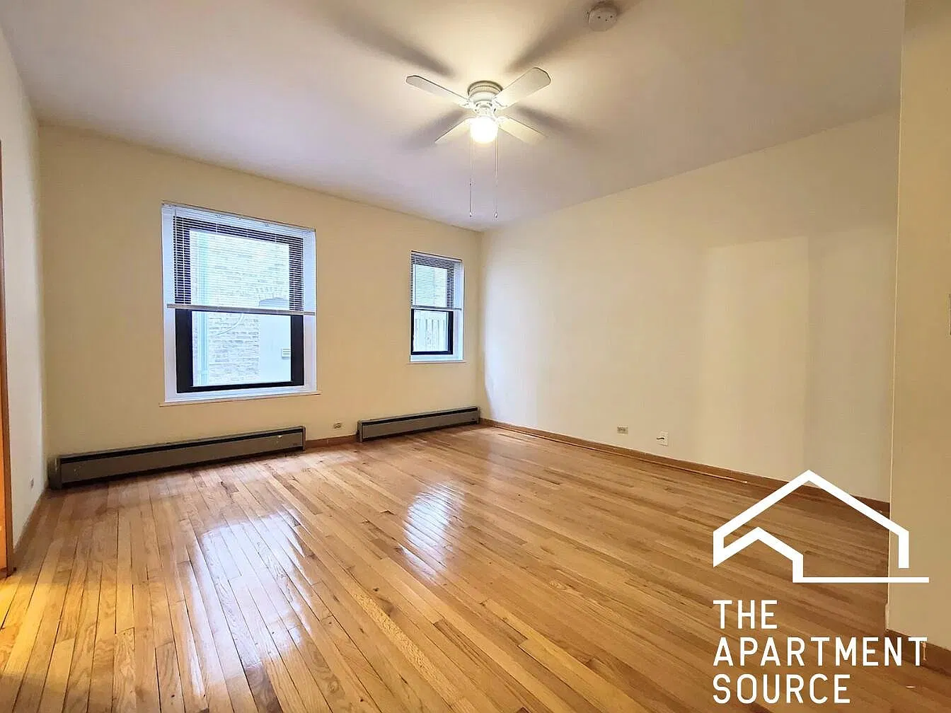 Modern Studio Condo at 631 W Barry, Chicago - $1475/month, Available Oct 2026 — Photo 4