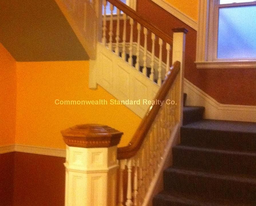 2nd image of 111 Queensberry St APT 1D