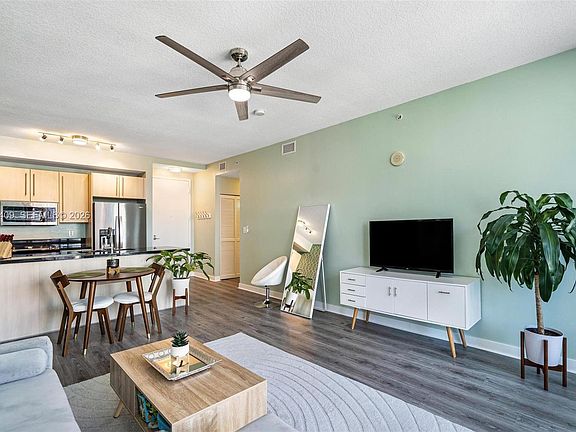 2nd image of 1111 SW 1st Ave APT 2721