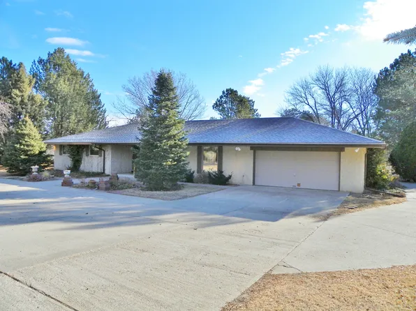12 Cottonwood Dr, Colby, KS 67701