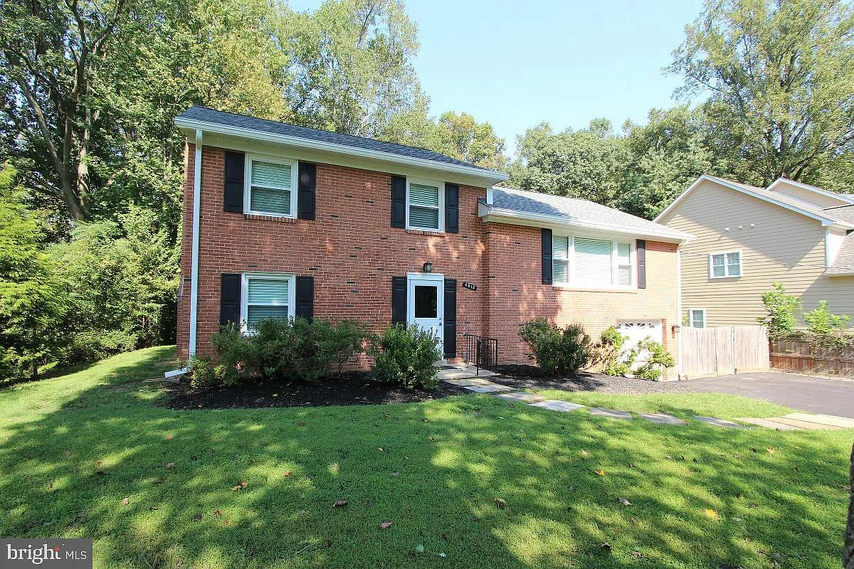 4 bed, 3.0 bath, 2098 sqft, $4,600 — Photo 2