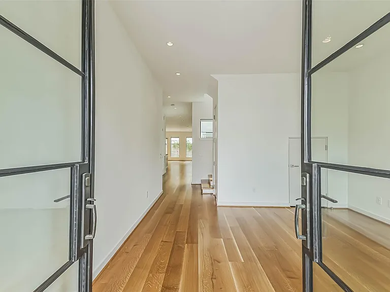 815 Alexander St — Photo 5