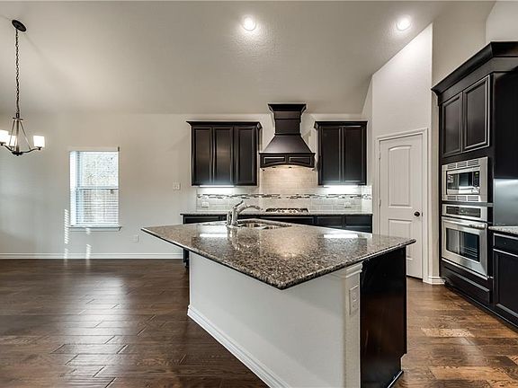 3rd image of 812 Lake Sierra Way