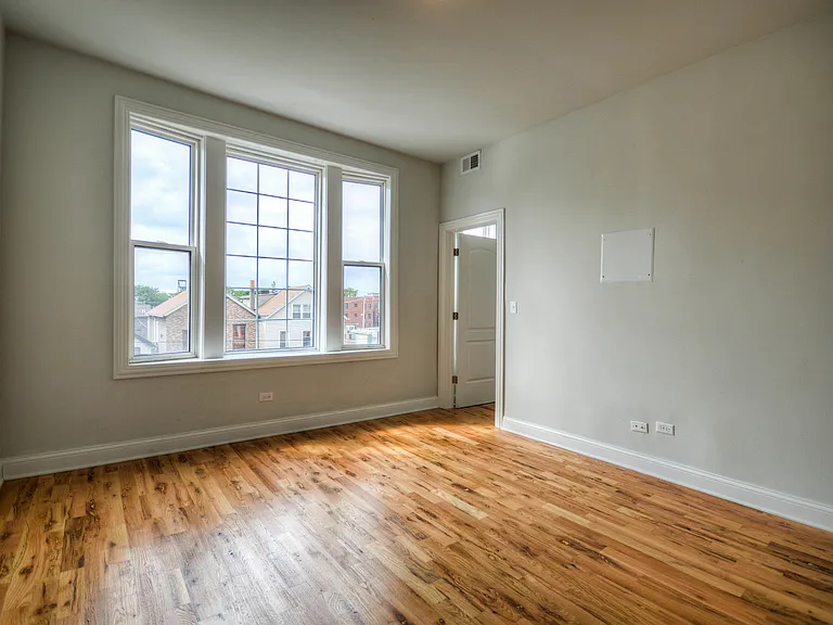 2111 N Western Ave #2F — Photo 4