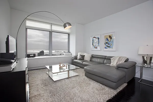 Sold by BLU Real Estate | media 8