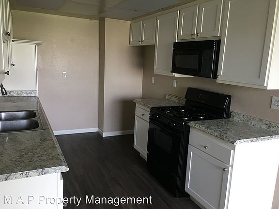 3rd image of 15522 Woodruff Ave APT 8