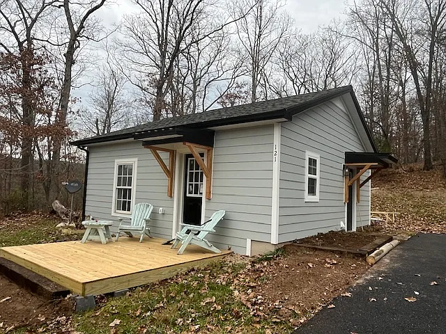 121 Trojan Ln photo 1