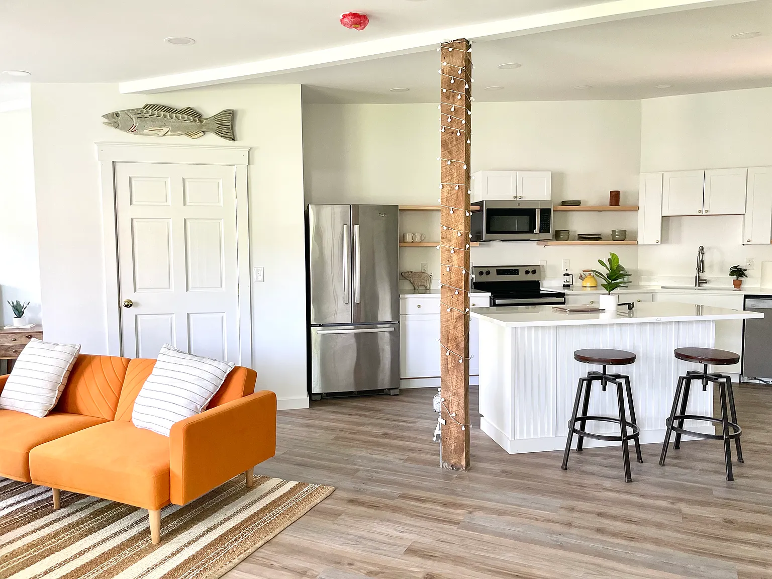 Studio, 700 sqft, $2,150 — Photo 2