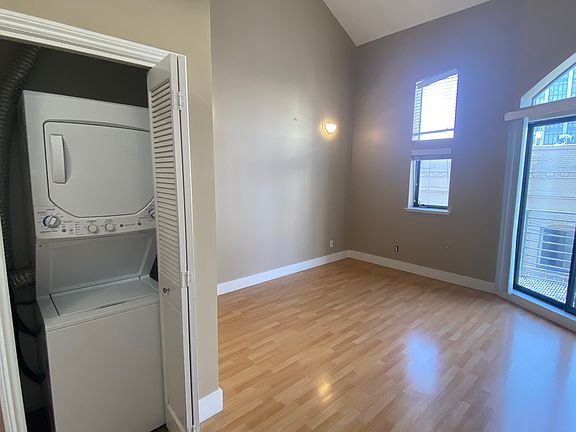 3rd image of 741 Ellis St APT 9