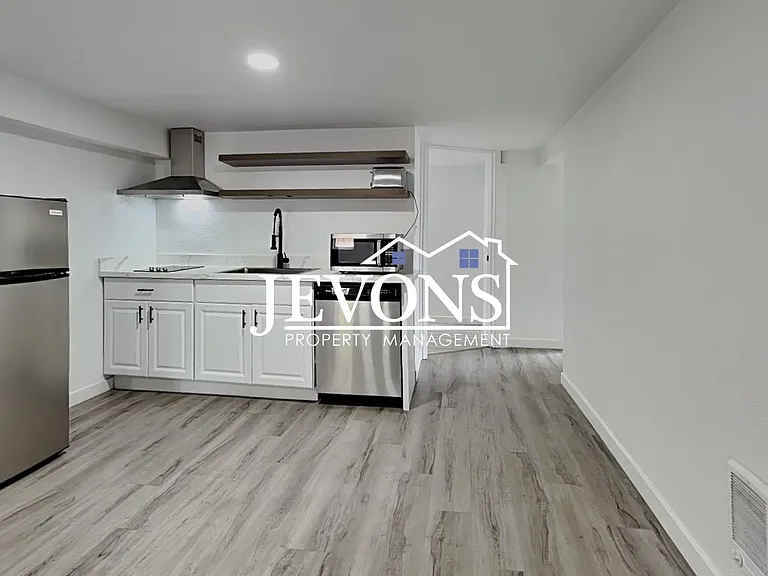 630 N Skyline Dr #B — Photo 4