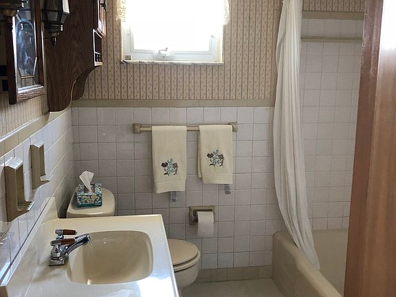 5th image of 10289 Jefferson Ave