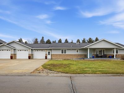 211 Hackberry Ct, Kindred, ND, 58051