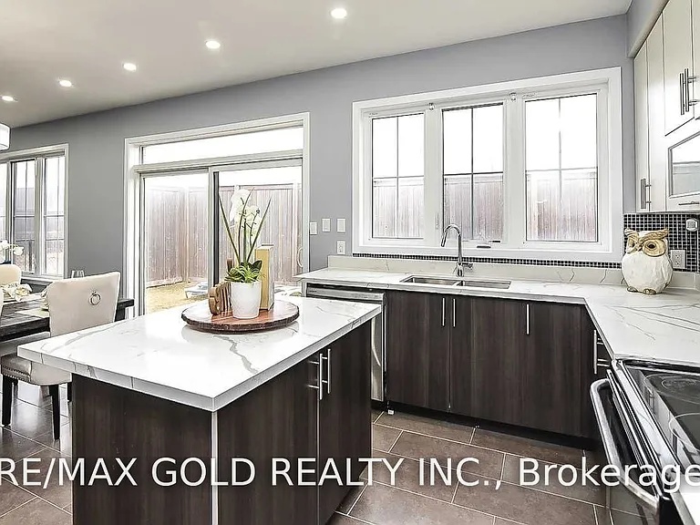 206 Crafter Cres — Photo 11