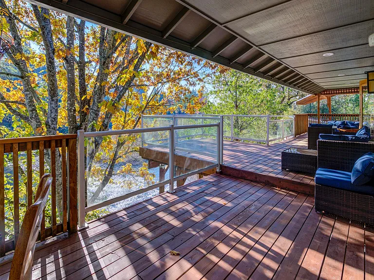 Huge entertaining deck with stereo sound speakers