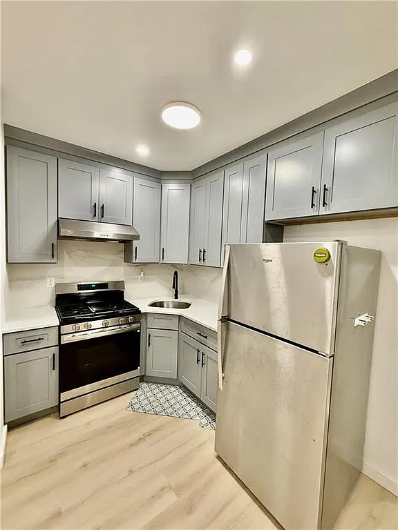 3 bed, 800 sqft, $3,000 — Photo 2