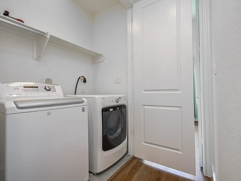1512 Stuart St — Photo 37