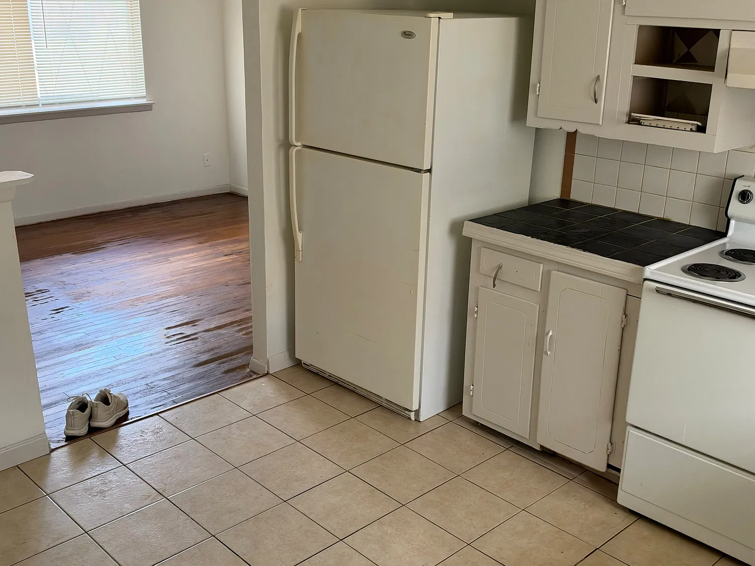 3 bed, 850 sqft, $1,000 — Photo 2