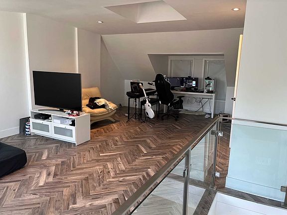2nd image of 1577 Bloor St W #1