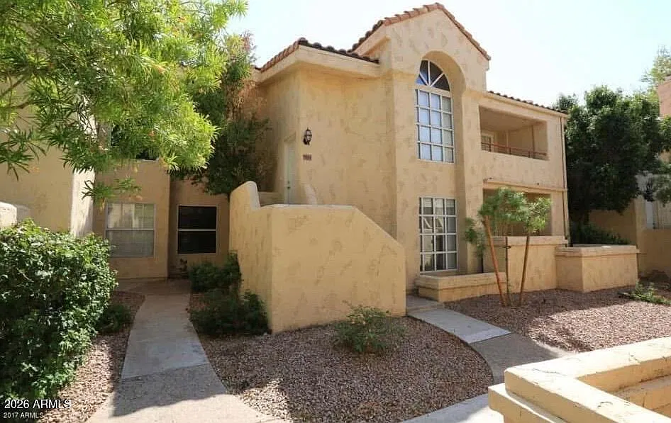 2 bed, 2.0 bath, 961 sqft, $1,650 — Photo 2