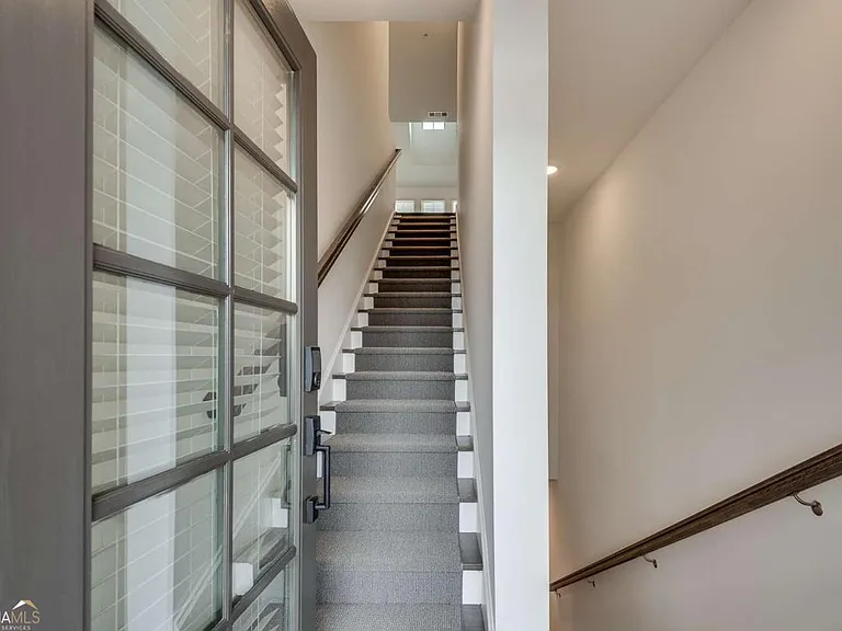 513 Burton Dr — Photo 15