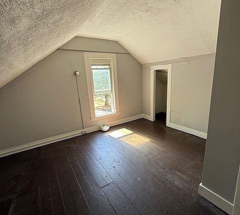 5th image of 1570 Arlington Ave NW