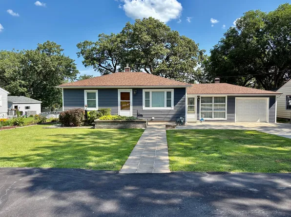 1023 Riverlane Dr, Lake Station, IN 46405