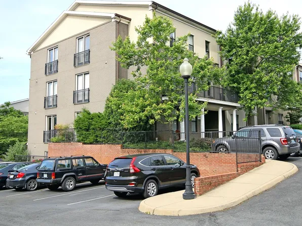 735 Walker Sq, Charlottesville, VA