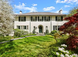 19 Meadow Ln, Greenwich, CT 06831