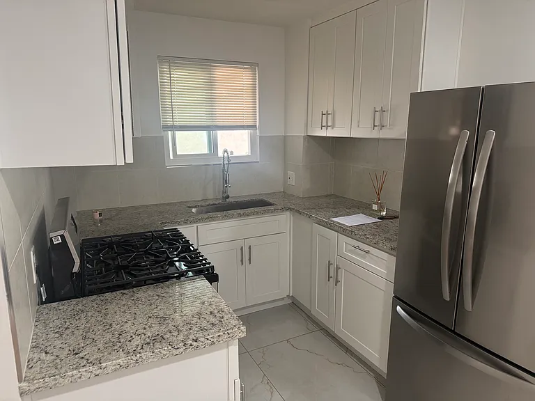 516 E Maple St #4 — Photo 5