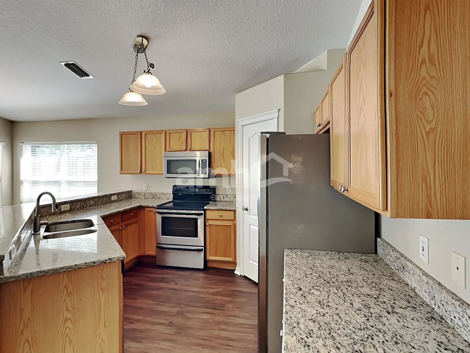 3 bed, 2.0 bath, 1498 sqft, $2,175 — Photo 3