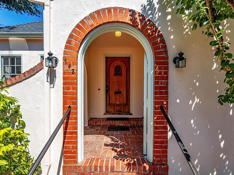 742 Austin Ave — Photo 36