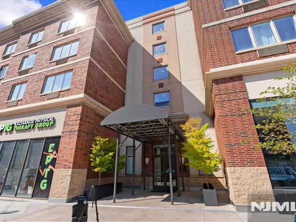 1104 City Place, Edgewater, NJ 07020