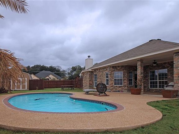 3rd image of 400 Winter Sun Dr