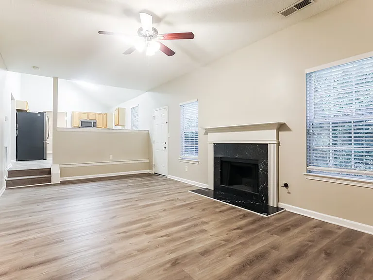 125 Titan Rd — Photo 5