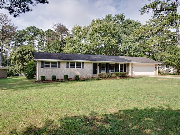 3rd image of 3041 Creek Dr