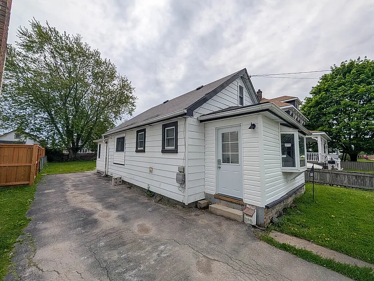 168 Borden Ave — Photo 22